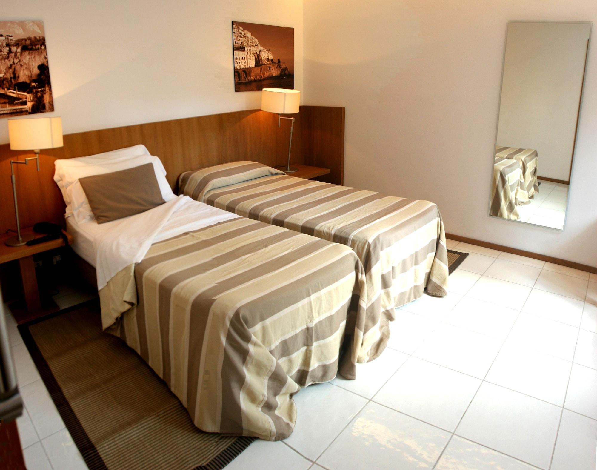 Rota Suites Сорренто Екстер'єр фото