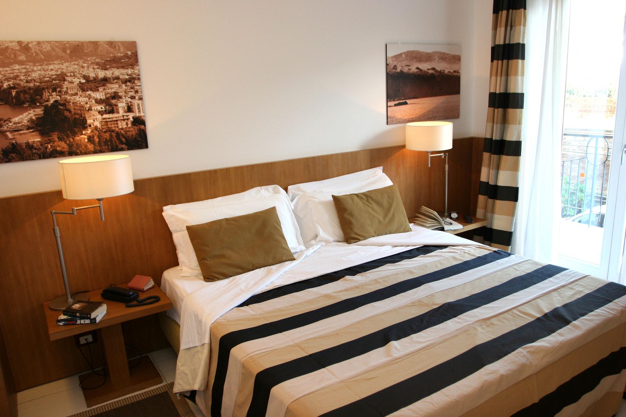 Rota Suites Сорренто Екстер'єр фото