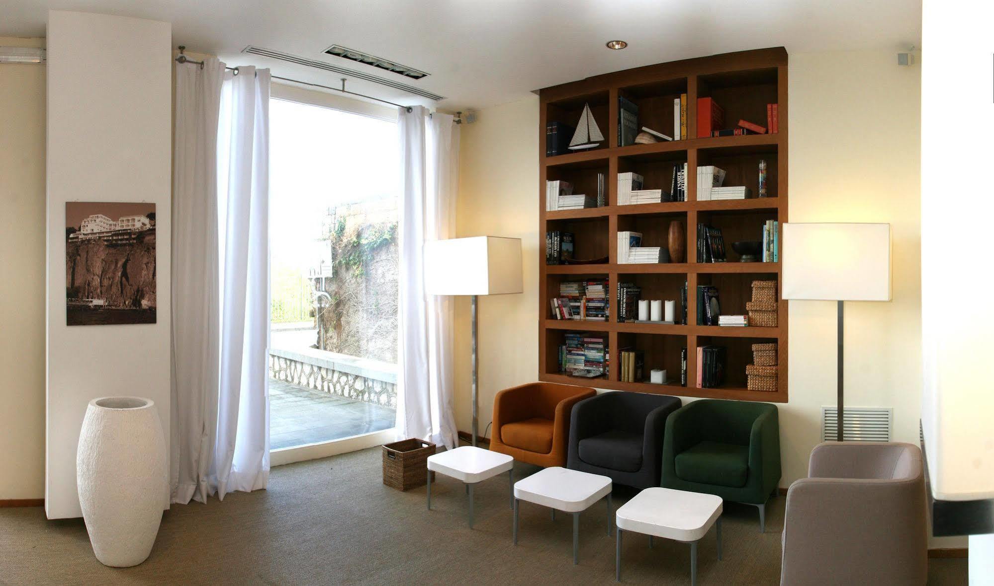 Rota Suites Сорренто Екстер'єр фото